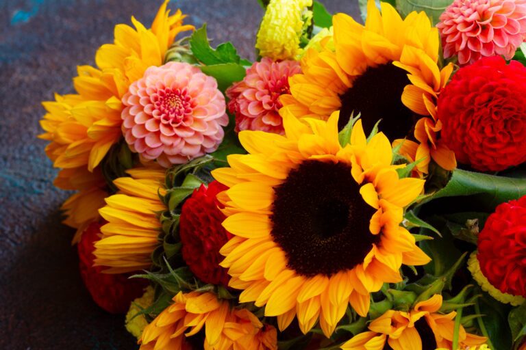 Autumn Bouquets to Brighten Your Home-min